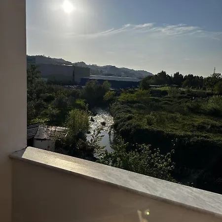 홈스테이 Sunny Riverside Tirana's Oasis - Breakfast & Dinner