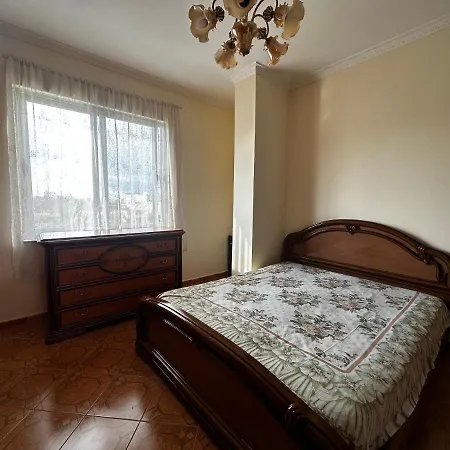 홈스테이 Sunny Riverside Tirana's Oasis - Breakfast & Dinner 티라나