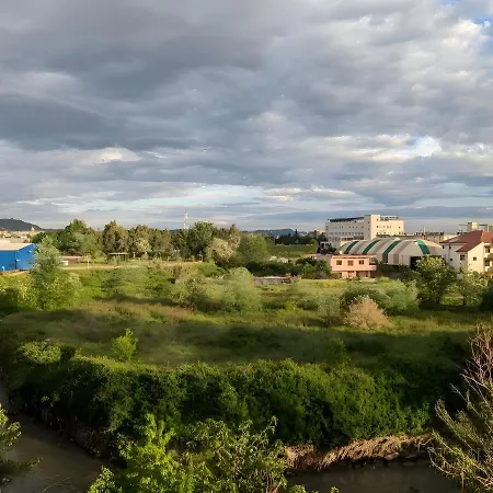 Sunny Riverside Tirana's Oasis - Breakfast & Dinner 티라나