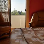 Sunny Riverside Tirana's Oasis - Breakfast & Dinner Habitación en casa particular *