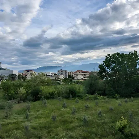 Sunny Riverside Tirana's Oasis - Breakfast & Dinner Privatunterkunft *